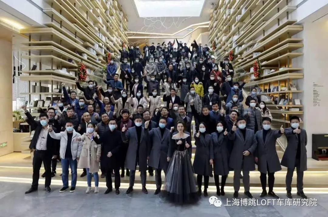 榆林全国一百多人在华侨城汉口道6号参观研讨LOFT专利车库技术！